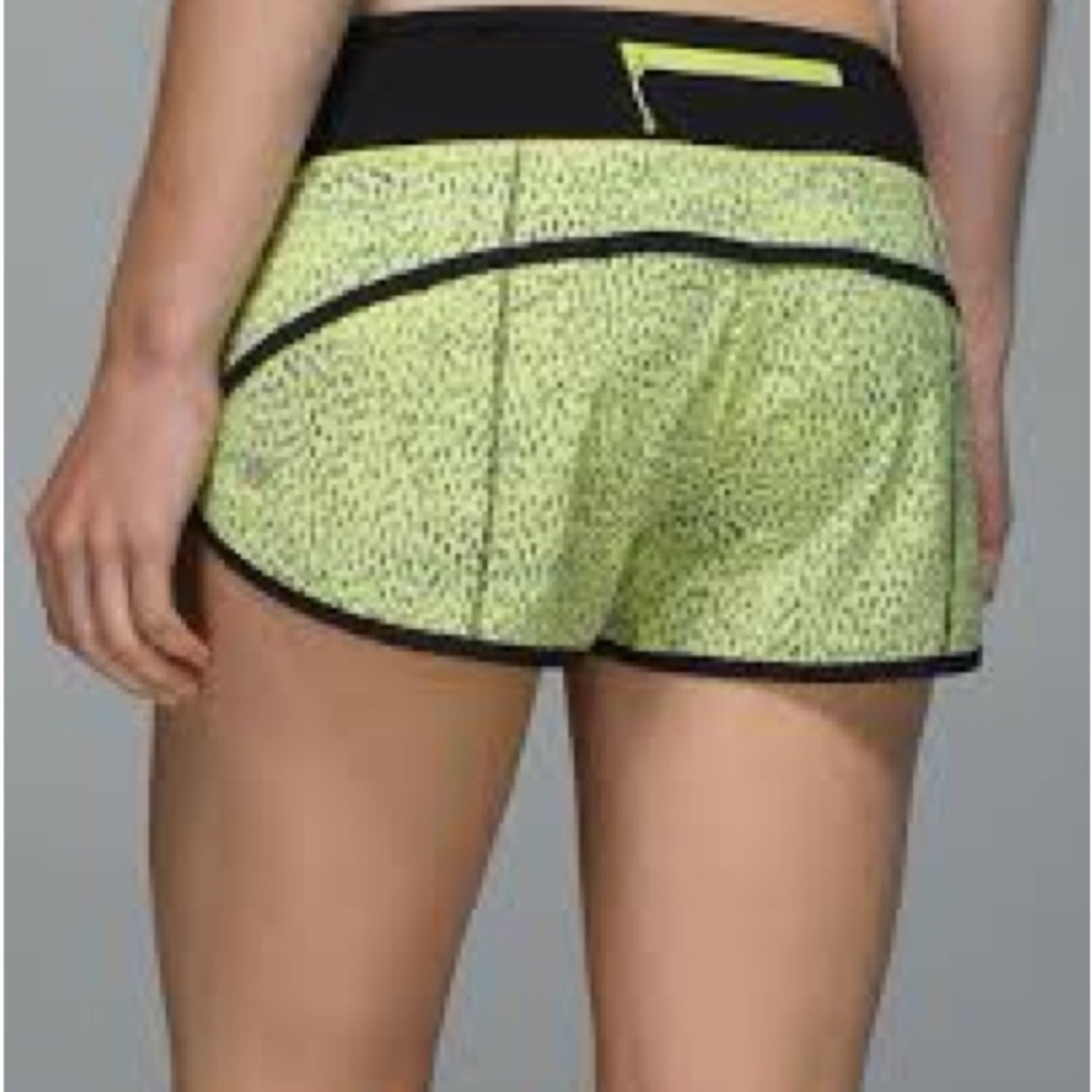 Woman's Lululemon Size 6 Dottie Dash Clarity Speed Short Green Multi